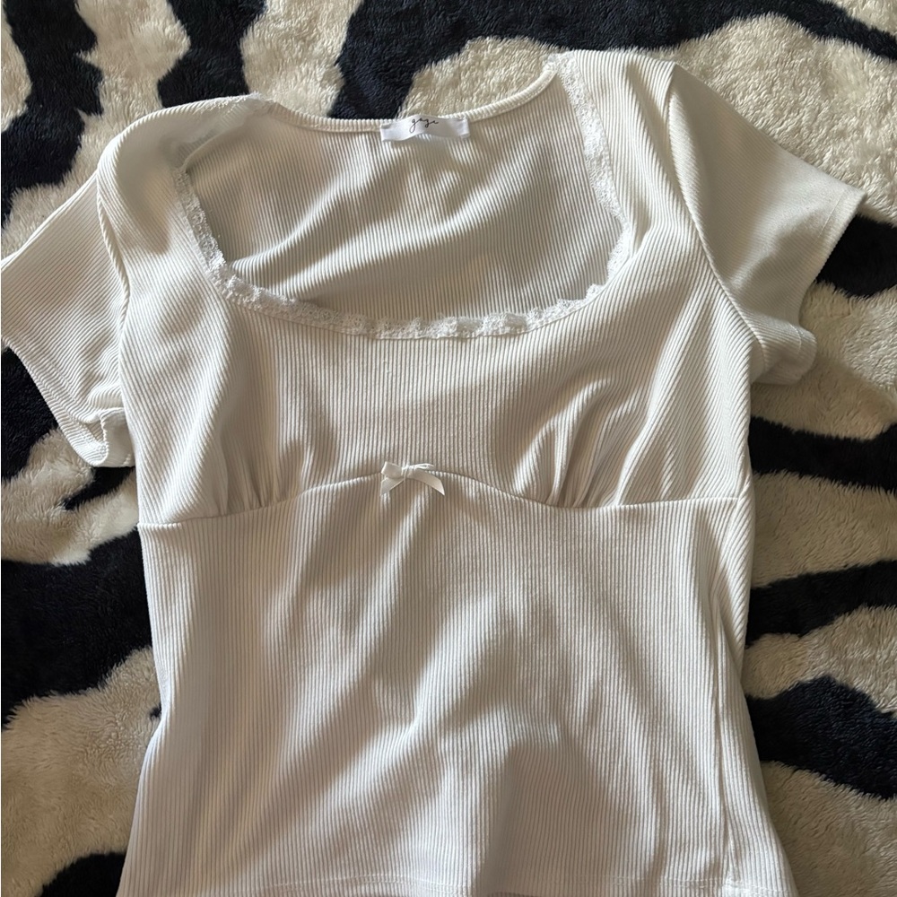 Chic White Ribbed Crop Top